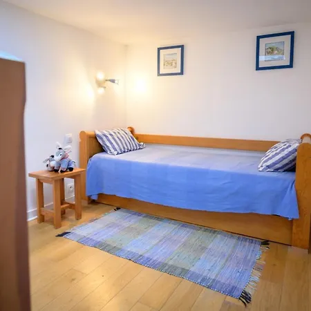And Quiet Only 2 Steps Away From The Harbour Of St Martin Vakantiehuis Saint-Martin-de-Ré