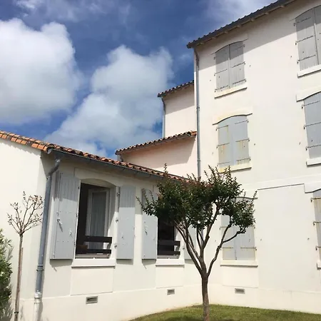 Vakantiehuis And Quiet Only 2 Steps Away From The Harbour Of St Martin Saint-Martin-de-Ré