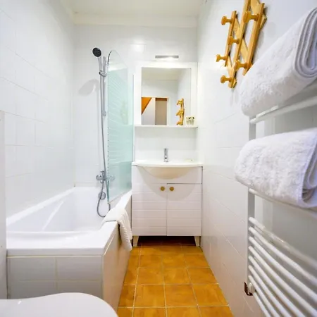Vakantiehuis And Quiet Only 2 Steps Away From The Harbour Of St Martin Saint-Martin-de-Ré