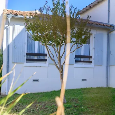 And Quiet Only 2 Steps Away From The Harbour Of St Martin * Saint-Martin-de-Ré