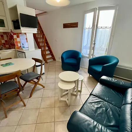 And Quiet Only 2 Steps Away From The Harbour Of St Martin Vakantiehuis Saint-Martin-de-Ré